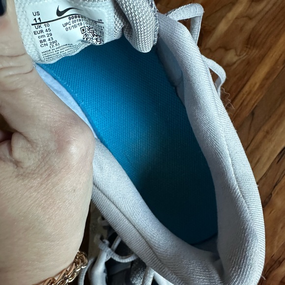 Men’s Nike Revolution size 11 - Picture 2 of 7